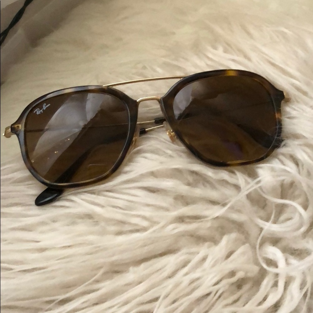 Medium sized brown ray bands
